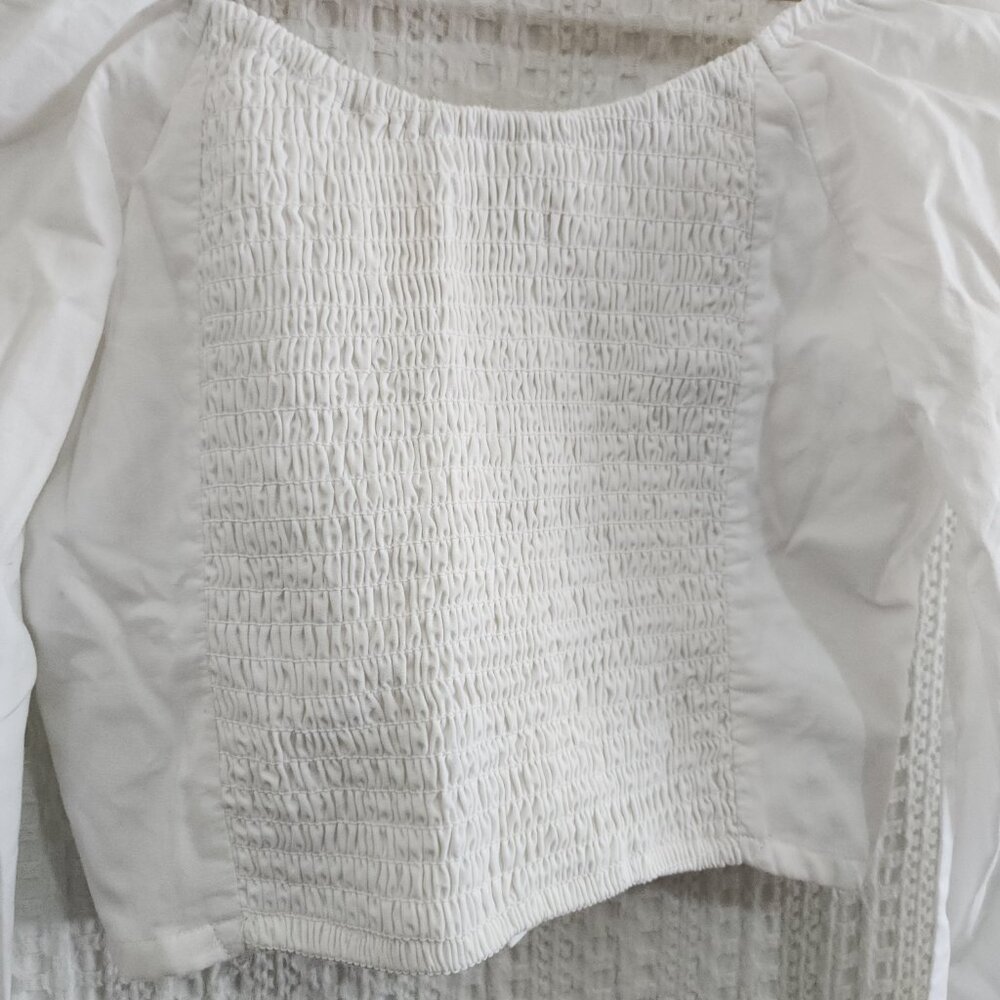 Hollister White Long Sleeve Smocked Back Crop Top Size X-Small NEW - Picture 8 of 12